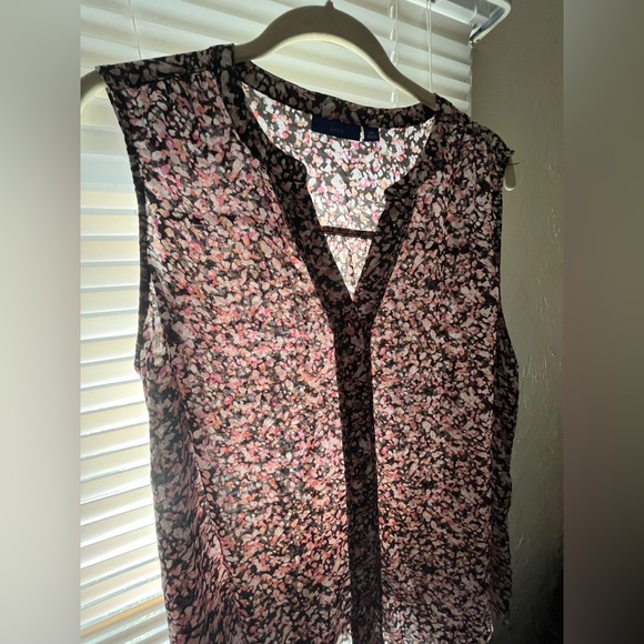 Apt. 9 Black/Pink/White Floral V-neck Tank - EUC - Picture 3 of 14